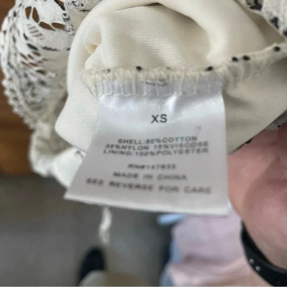 Romeo + Juliet Couture Black and White Floral Laced Dress Sz XS NWT - Picture 9 of 9